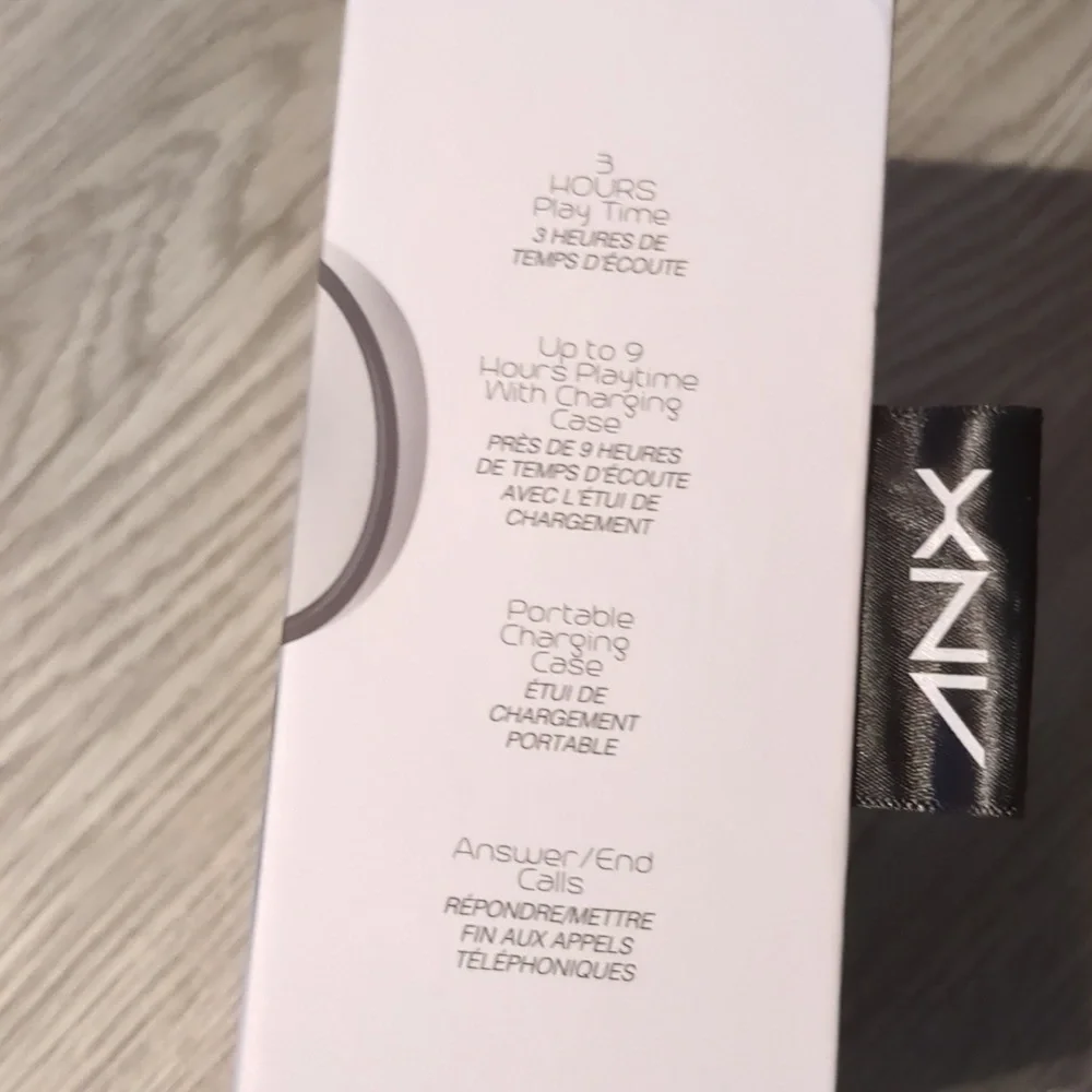 NWT Wireless earbuds and charger (Black)
